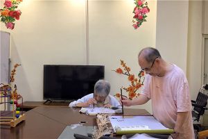 老人生活练习书法
