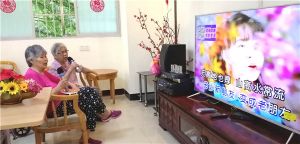 老人生活唱歌