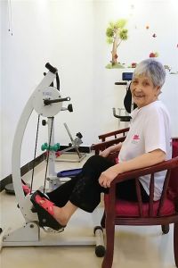 老人生活运动健身